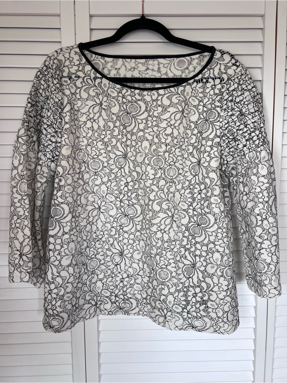 Women's EUC White Black Floral Lace Overlay Top with Black Trim Long Sleeve Sz M